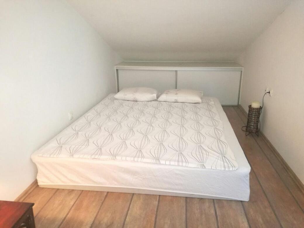 Nice, Cosy Studio Apartment With Shared Outdoor Pool Banjole Exterior photo